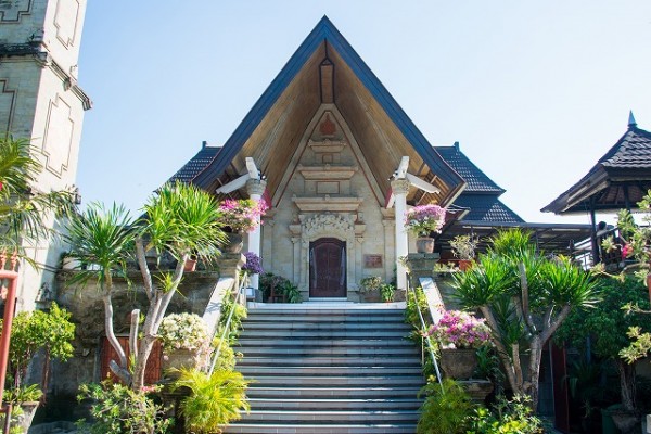 バリ島の格式あるプロテスタントのヌサドゥア教会